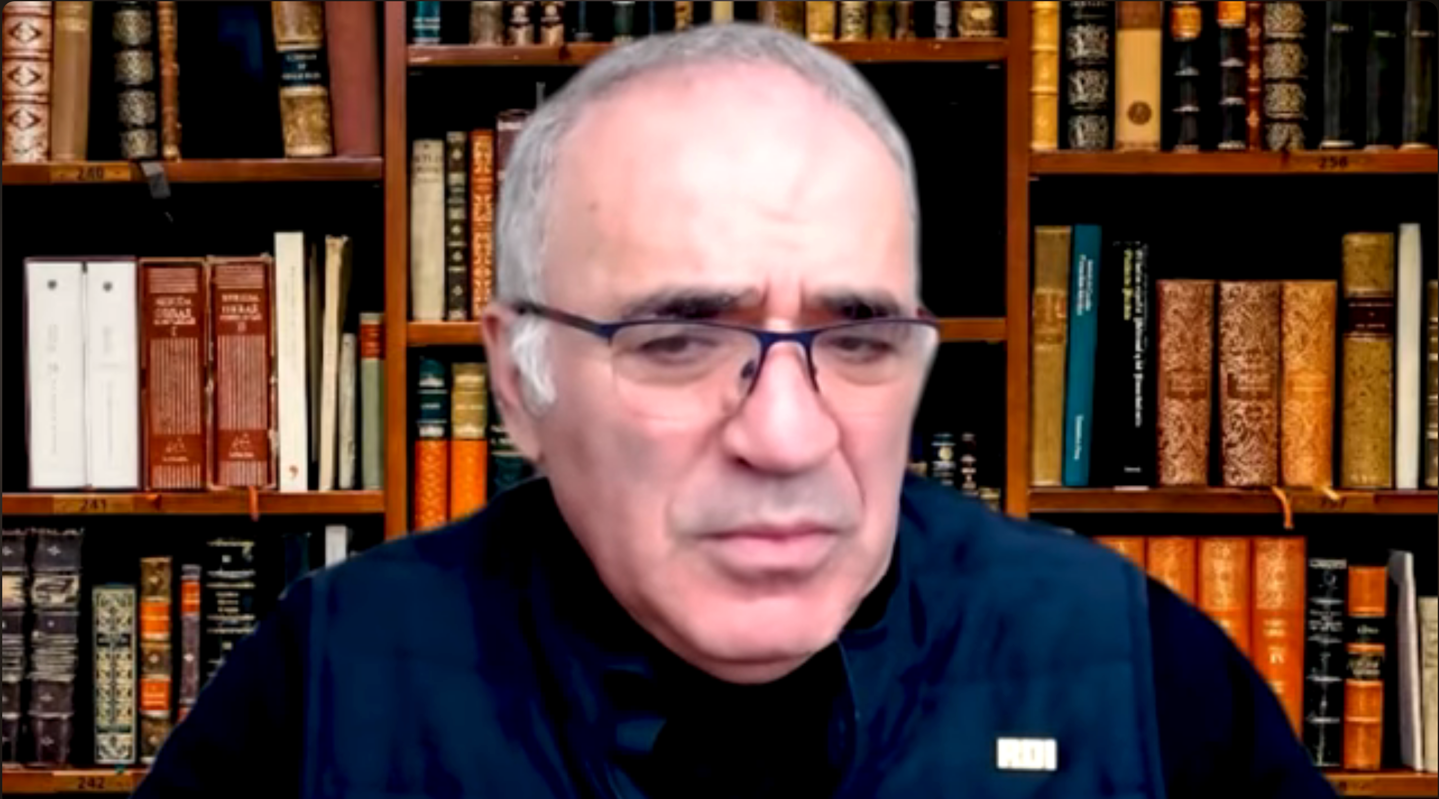 Kasparov Explaining Poo